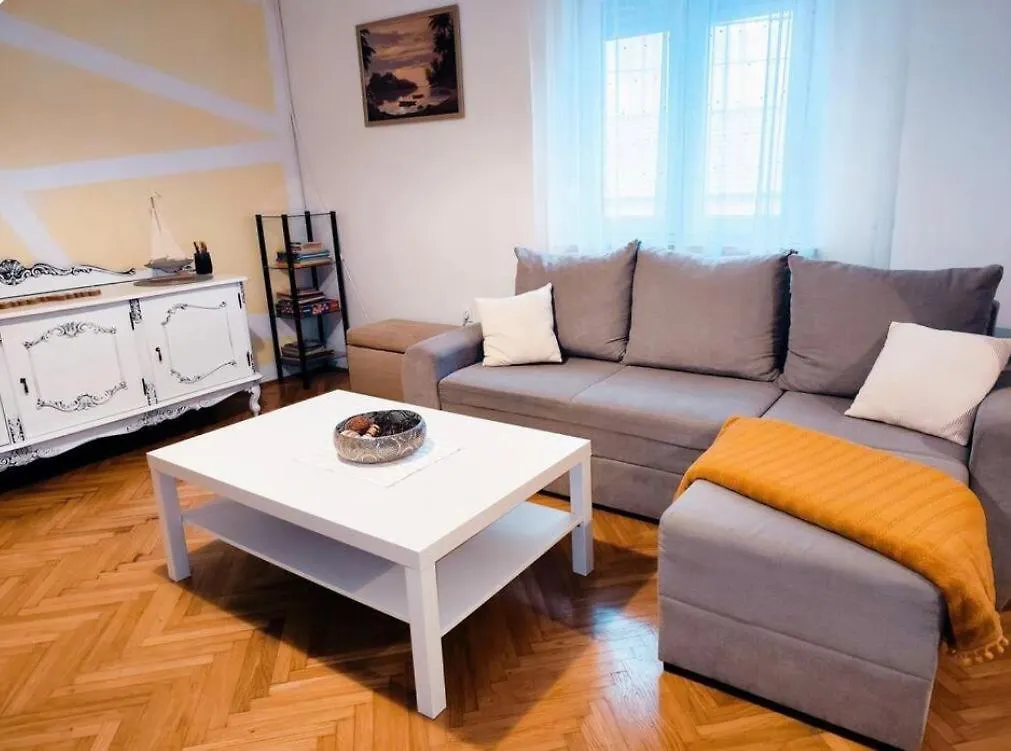 Apartment Jardin With Free Cowered Parking Zadar